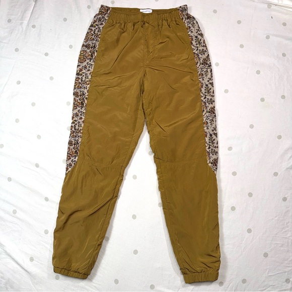 Urban Outfitters Gold Joggers Size US SM - Picture 1 of 11